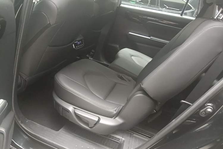 Used Toyota Highlander 2023 2.5L Smart Electric Hybrid Dual-Engine 4x4 Elite Edition 7 Seats Left Rear Seat