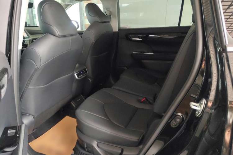 Used Toyota Highlander 2023 2.5L Smart Electric Hybrid Dual-Drive Prestige Version 7 Seats Left Rear Seat