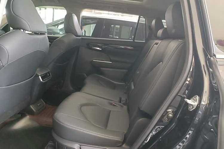 Used Toyota Highlander 2023 2.5L Smart Electric Hybrid Dual-Engine Four-Wheel Drive Prestige Version – 7 Seats Left Rear Seat