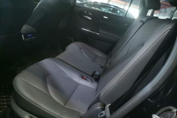 Used Toyota Highlander 2023 2.5L Smart Electric Hybrid Dual-Motor All-Wheel-Drive Luxury 7-Seater Left Rear Seat