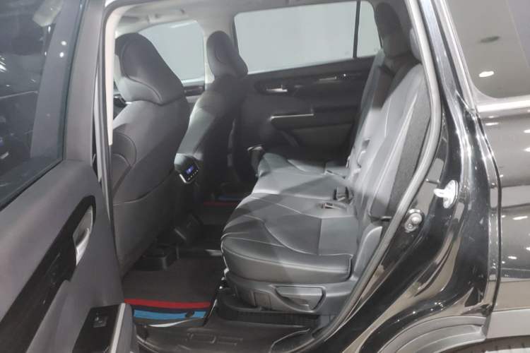 Used Toyota Highlander 2023 2.5L Smart Electric Hybrid Dual-Motor All-Wheel-Drive Luxury 7-Seater Left Rear Seat