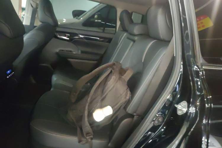 Used Toyota Highlander 2023 2.5L Smart Electric Hybrid Dual-Engine 4x4 Knight Edition 7 Seats Left Rear Seat