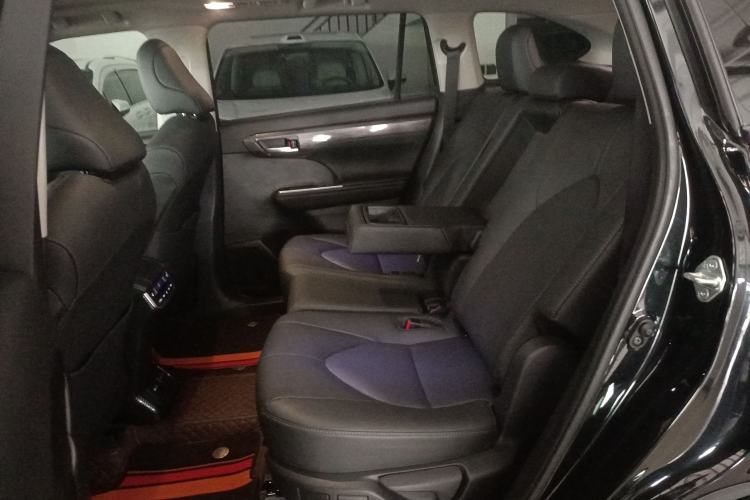 Used Toyota Highlander 2023 2.5L Smart Electric Hybrid Dual-Motor All-Wheel-Drive Supreme Edition – 7 Seats Left Rear Seat