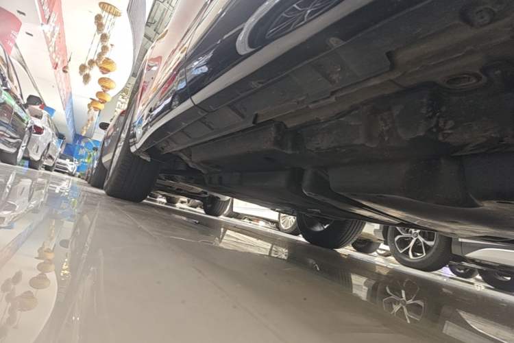 Used Toyota Highlander 2023 2.5L Smart Electric Hybrid Dual-Engine Four-Wheel Drive Prestige Version – 7 Seats Left Side Sill