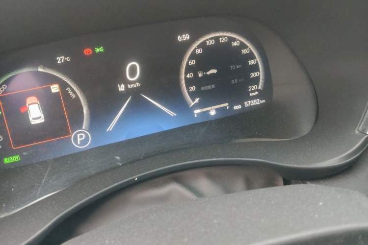 Used Toyota Highlander 2023 2.5L Smart Electric Hybrid Dual-Motor All-Wheel-Drive Supreme Edition – 7 Seats Odometer Close Up
