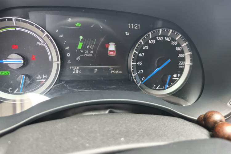 Used Toyota Highlander 2023 2.5L Smart Electric Hybrid Dual-Engine Four-Wheel Drive Prestige Version – 7 Seats Odometer Close Up