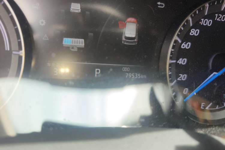 Used Toyota Highlander 2023 2.5L Smart Electric Hybrid Dual-Engine 4x4 Elite Edition 7 Seats Odometer Close Up