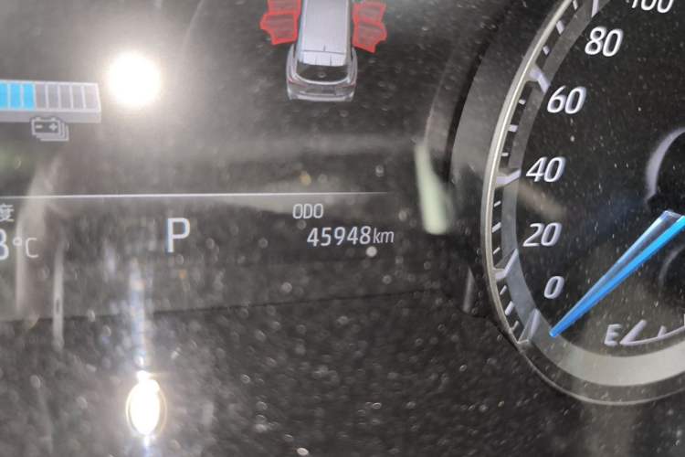 Used Toyota Highlander 2023 2.5L Smart Electric Hybrid Dual-Engine Four-Wheel Drive Prestige Version – 7 Seats Odometer Close Up