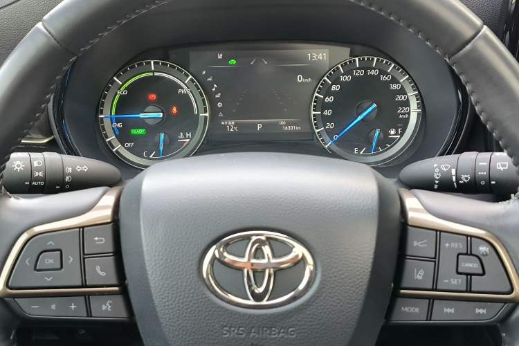 Used Toyota Highlander 2023 2.5L Smart Electric Hybrid Dual-Engine 4x4 Knight Edition 7 Seats Odometer Close Up