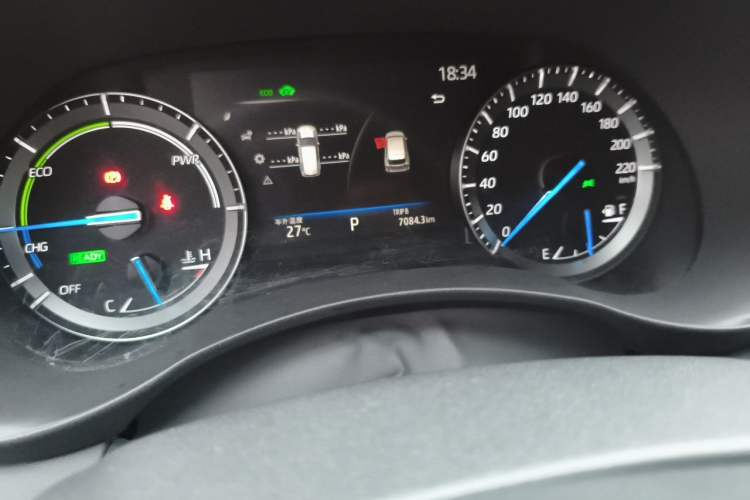 Used Toyota Highlander 2023 2.5L Smart Electric Hybrid Dual-Engine 4x4 Elite Edition 7 Seats Odometer Close Up