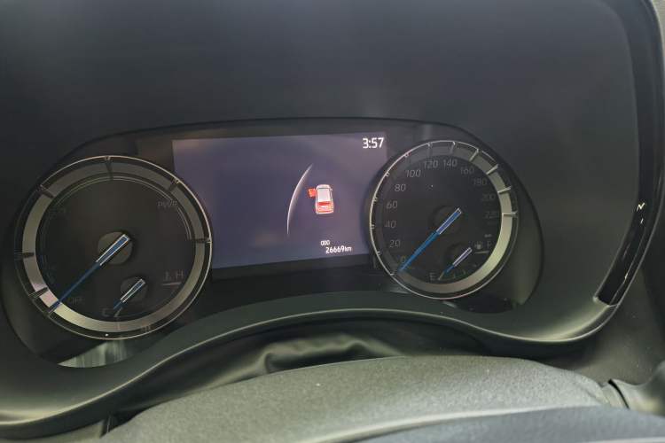 Used Toyota Highlander 2023 2.5L Smart Electric Hybrid Dual-Engine 4x4 Knight Edition 7 Seats Odometer Close Up