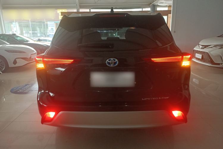Used Toyota Highlander 2023 2.5L Smart Electric Hybrid Dual-Motor All-Wheel-Drive Supreme Edition – 7 Seats Rear