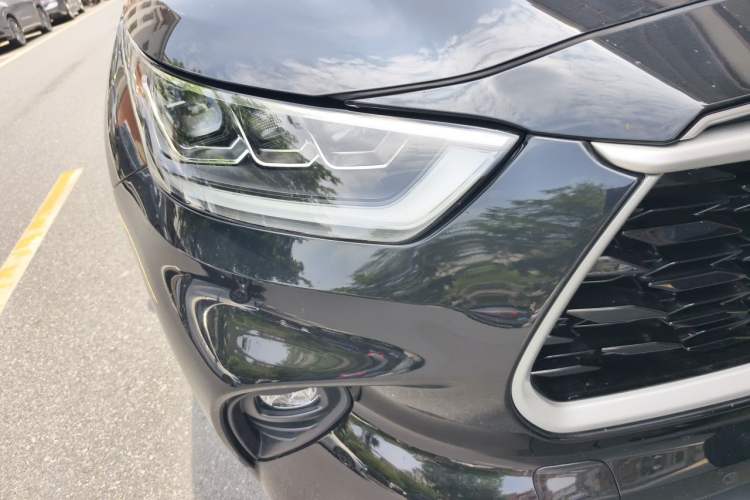 Used Toyota Highlander 2023 2.5L Smart Electric Hybrid Dual-Engine Four-Wheel Drive Prestige Version – 7 Seats Right Front Headlight