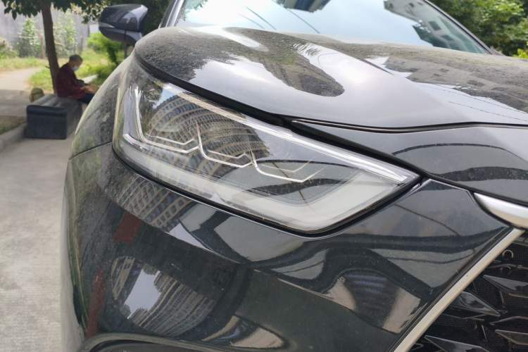 Used Toyota Highlander 2023 2.5L Smart Electric Hybrid Dual-Engine Four-Wheel Drive Prestige Version – 7 Seats Right Front Headlight