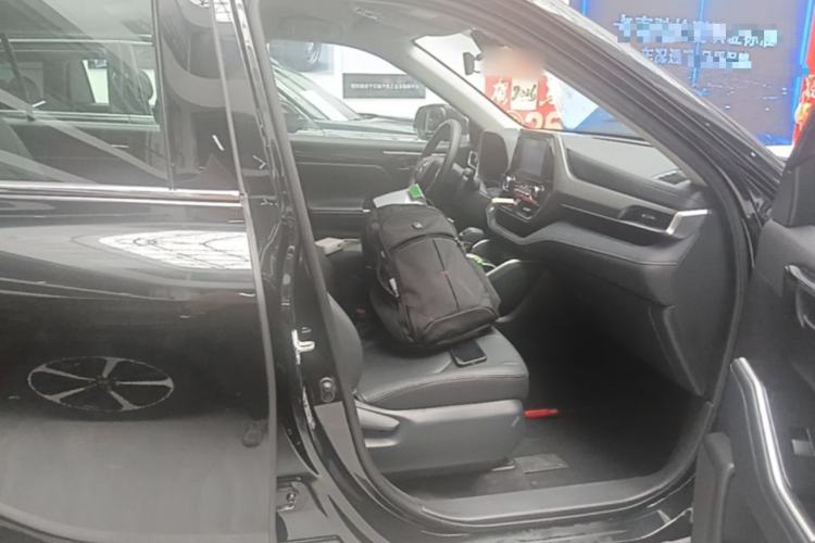 Used Toyota Highlander 2023 2.5L Smart Electric Hybrid Dual-Engine 4x4 Elite Edition 7 Seats Right Front Seat