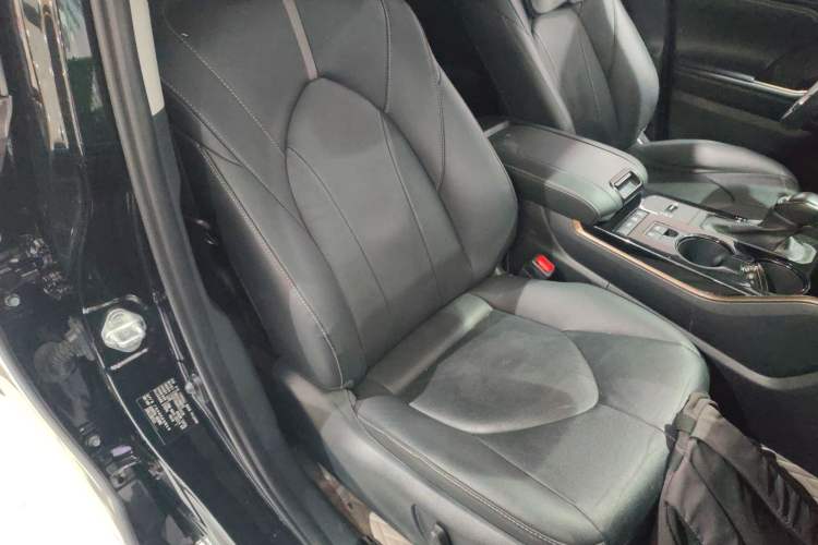Used Toyota Highlander 2023 2.5L Smart Electric Hybrid Dual-Engine 4x4 Knight Edition 7 Seats Right Front Seat