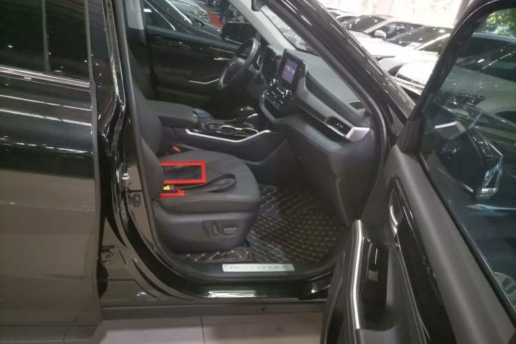Used Toyota Highlander 2023 2.5L Smart Electric Hybrid Dual-Motor All-Wheel-Drive Luxury 7-Seater Right Front Seat