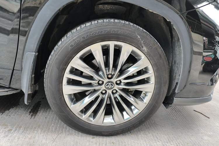Used Toyota Highlander 2023 2.5L Smart Electric Hybrid Dual-Engine Four-Wheel Drive Prestige Version – 7 Seats Right Front Wheel Hub