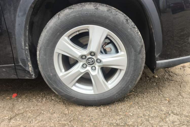 Used Toyota Highlander 2023 2.5L Smart Electric Hybrid Dual-Engine Two-Wheel Drive Elite Version 5 Seats Right Front Wheel Hub