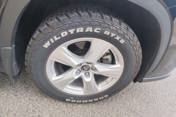 Used Toyota Highlander 2023 2.5L Smart Electric Hybrid Dual-Drive Elite Version 7 Seats Right Front Wheel Hub