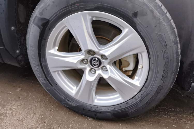 Used Toyota Highlander 2023 2.5L Smart Electric Hybrid Dual-Engine 4x4 Elite Edition 7 Seats Right Front Wheel Hub