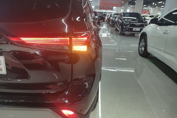 Used Toyota Highlander 2023 2.5L Smart Electric Hybrid Dual-Engine Four-Wheel Drive Prestige Version – 7 Seats Right Rear Taillight