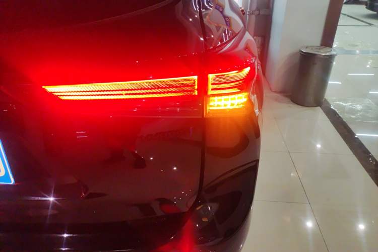 Used Toyota Highlander 2023 2.5L Smart Electric Hybrid Dual-Engine 4x4 Knight Edition 7 Seats Right Rear Taillight