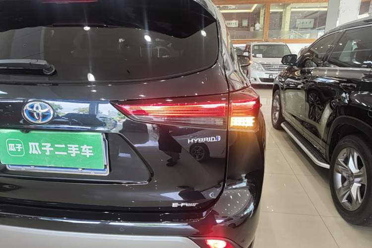Used Toyota Highlander 2023 2.5L Smart Electric Hybrid Dual-Engine Four-Wheel Drive Prestige Version – 7 Seats Right Rear Taillight