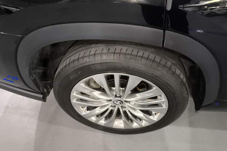 Used Toyota Highlander 2023 2.5L Smart Electric Hybrid Dual-Drive Prestige Version 7 Seats Right Rear Wheel Hub