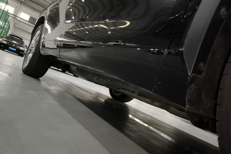Used Toyota Highlander 2023 2.5L Smart Electric Hybrid Dual-Drive Prestige Version 7 Seats Right Side Sill