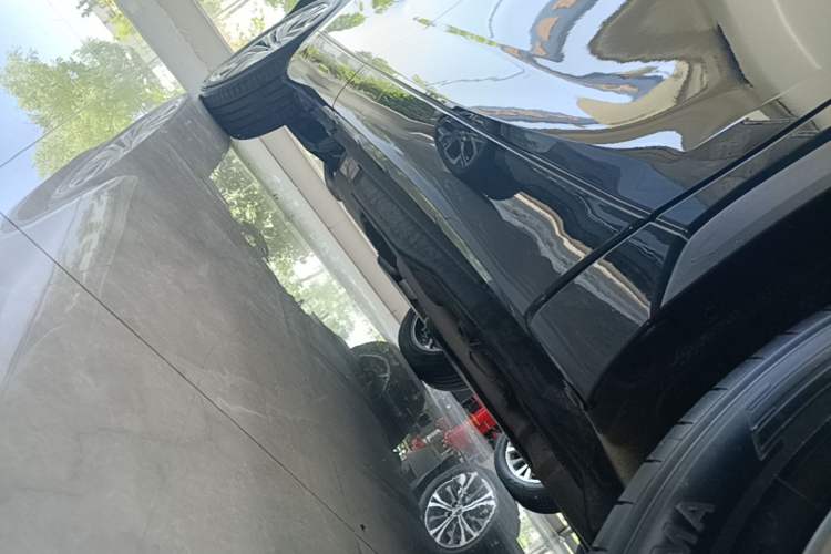 Used Toyota Highlander 2023 2.5L Smart Electric Hybrid Dual-Engine Four-Wheel Drive Prestige Version – 7 Seats Right Side Sill