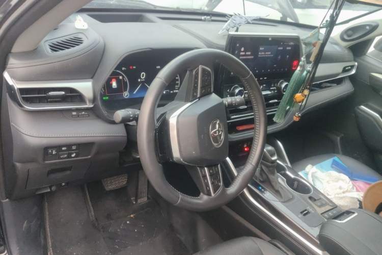 Used Toyota Highlander 2023 2.5L Smart Electric Hybrid Dual-Motor All-Wheel-Drive Supreme Edition – 7 Seats Steering Wheel