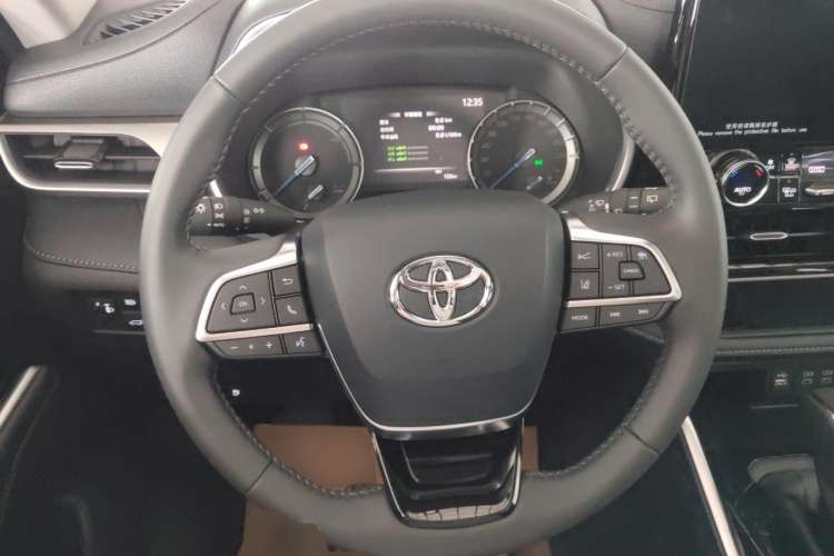 Used Toyota Highlander 2023 2.5L Smart Electric Hybrid Dual-Drive Prestige Version 7 Seats Steering Wheel