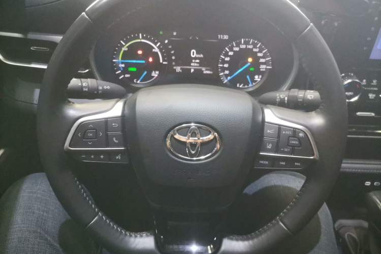 Used Toyota Highlander 2023 2.5L Smart Electric Hybrid Dual-Motor All-Wheel-Drive Luxury 7-Seater Steering Wheel