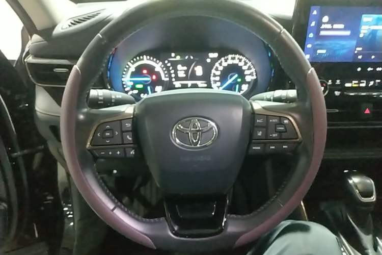 Used Toyota Highlander 2023 2.5L Smart Electric Hybrid Dual-Engine 4x4 Knight Edition 7 Seats Steering Wheel