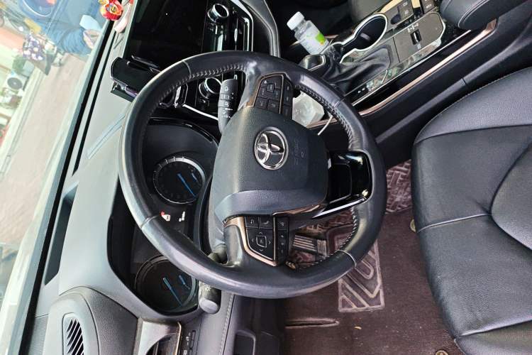 Used Toyota Highlander 2023 2.5L Smart Electric Hybrid Dual-Engine 4x4 Knight Edition 7 Seats Steering Wheel