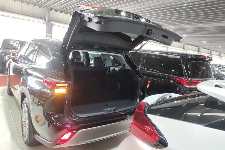 Used Toyota Highlander 2023 2.5L Smart Electric Hybrid Dual-Motor All-Wheel-Drive Luxury 7-Seater Trunk