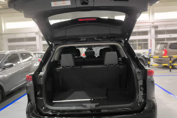 Used Toyota Highlander 2023 2.5L Smart Electric Hybrid Dual-Drive Prestige Version 7 Seats Trunk