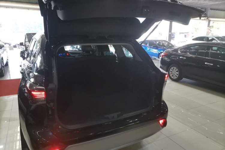 Used Toyota Highlander 2023 2.5L Smart Electric Hybrid Dual-Motor All-Wheel-Drive Luxury 7-Seater Trunk