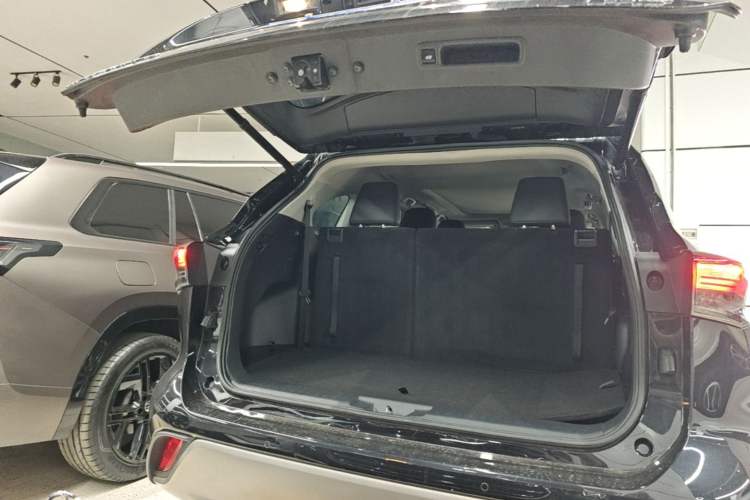 Used Toyota Highlander 2023 2.5L Smart Electric Hybrid Dual-Motor All-Wheel-Drive Luxury 7-Seater Trunk
