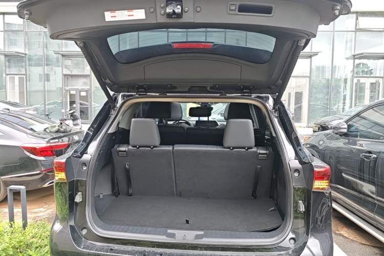 Used Toyota Highlander 2023 2.5L Smart Electric Hybrid Dual-Drive Prestige Version 7 Seats Trunk