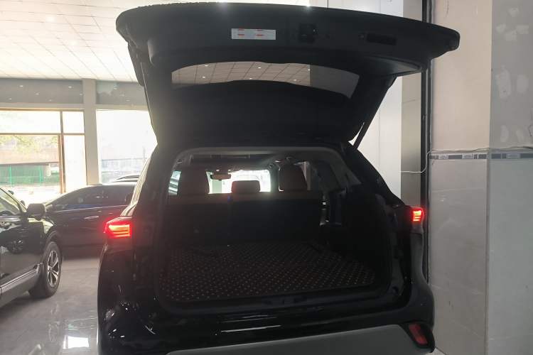 Used Toyota Highlander 2023 2.5L Smart Electric Hybrid Dual-Engine Four-Wheel Drive Prestige Version – 7 Seats Trunk