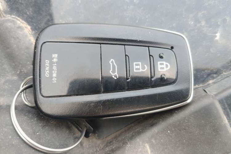 Used Toyota Highlander 2023 2.5L Smart Electric Hybrid Dual-Motor All-Wheel-Drive Supreme Edition – 7 Seats Vehicle Key