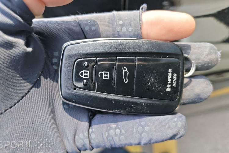 Used Toyota Highlander 2023 2.5L Smart Electric Hybrid Dual-Engine Four-Wheel Drive Prestige Version – 7 Seats Vehicle Key