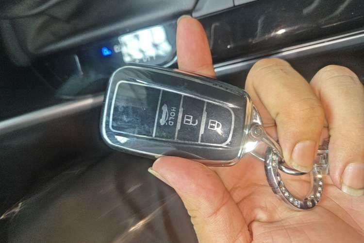 Used Toyota Highlander 2023 2.5L Smart Electric Hybrid Dual-Engine Four-Wheel Drive Prestige Version – 7 Seats Vehicle Key