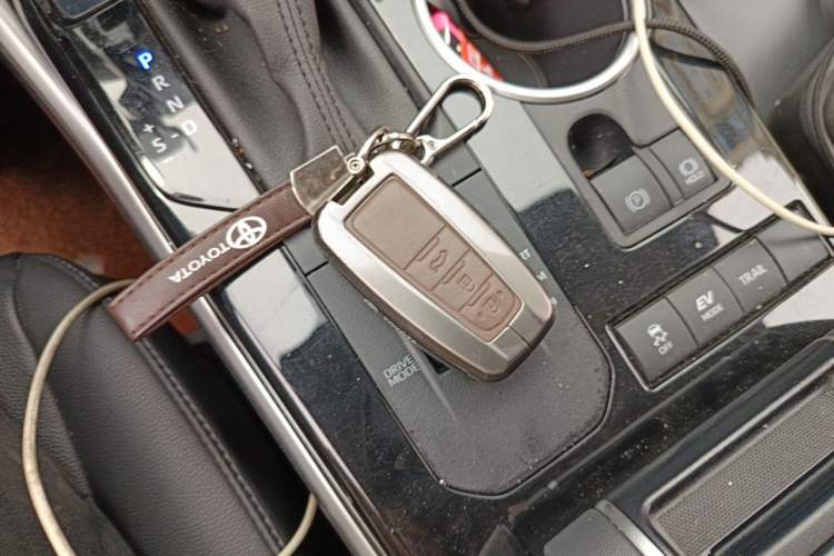 Used Toyota Highlander 2023 2.5L Smart Electric Hybrid Dual-Engine Four-Wheel Drive Prestige Version – 7 Seats Vehicle Key