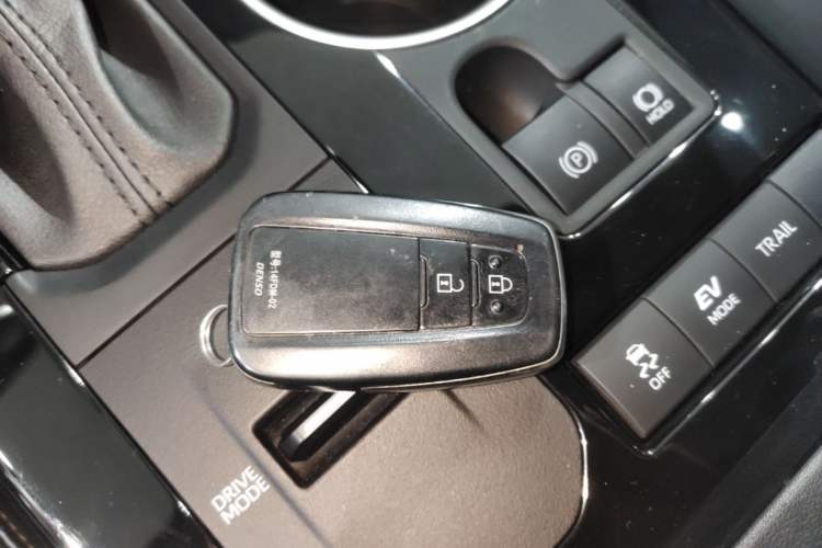 Used Toyota Highlander 2023 2.5L Smart Electric Hybrid Dual-Motor All-Wheel-Drive Luxury 7-Seater Vehicle Key