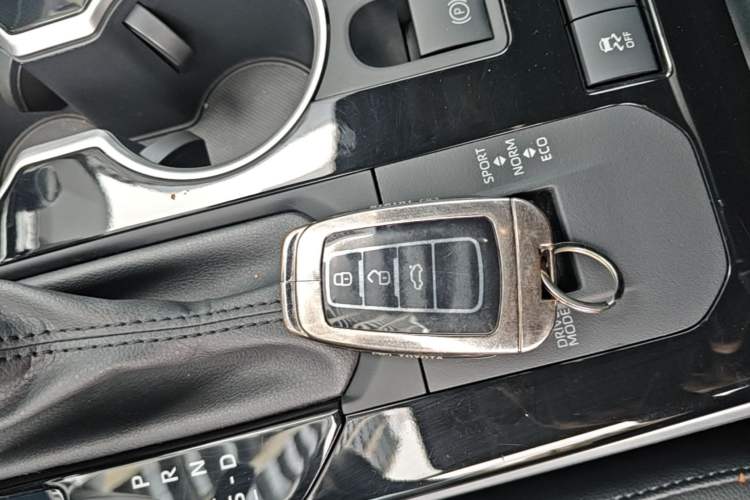 Used Toyota Highlander 2023 2.5L Smart Electric Hybrid Dual-Drive Prestige Version 7 Seats Vehicle Key