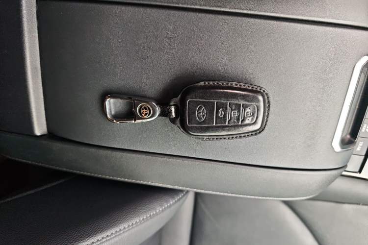 Used Toyota Highlander 2023 2.5L Smart Electric Hybrid Dual-Engine 4x4 Elite Edition 7 Seats Vehicle Key