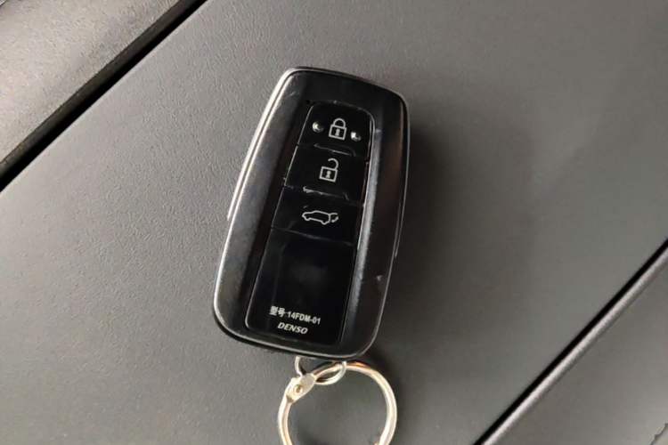 Used Toyota Highlander 2023 2.5L Smart Electric Hybrid Dual-Engine Four-Wheel Drive Prestige Version – 7 Seats Vehicle Key